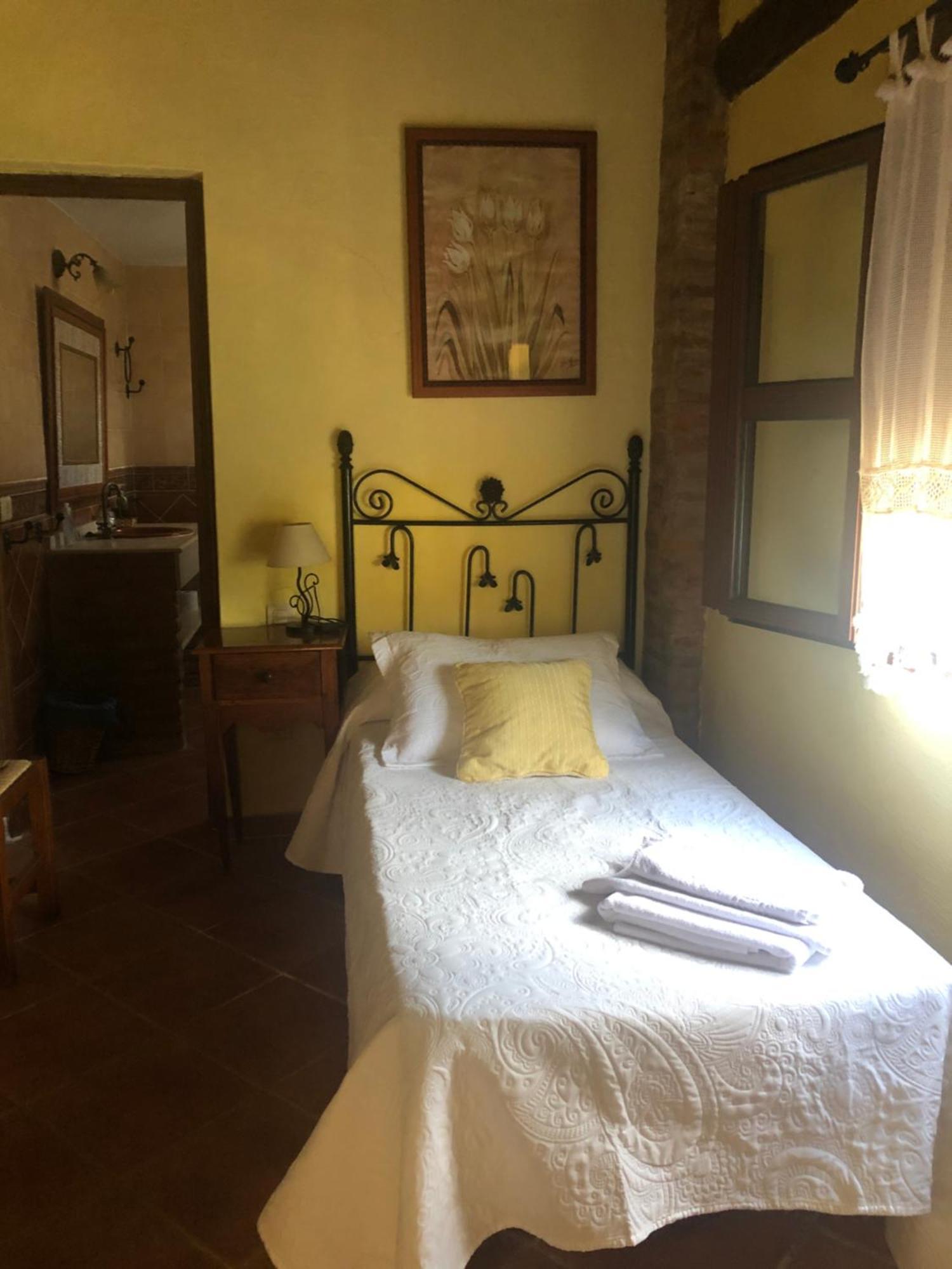 La Casa Del Marques Guest House Logrosan Bagian luar foto