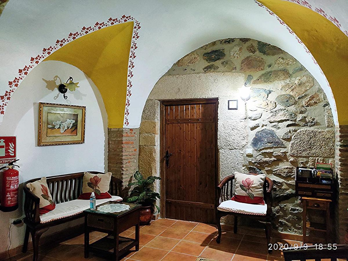 La Casa Del Marques Guest House Logrosan Bagian luar foto