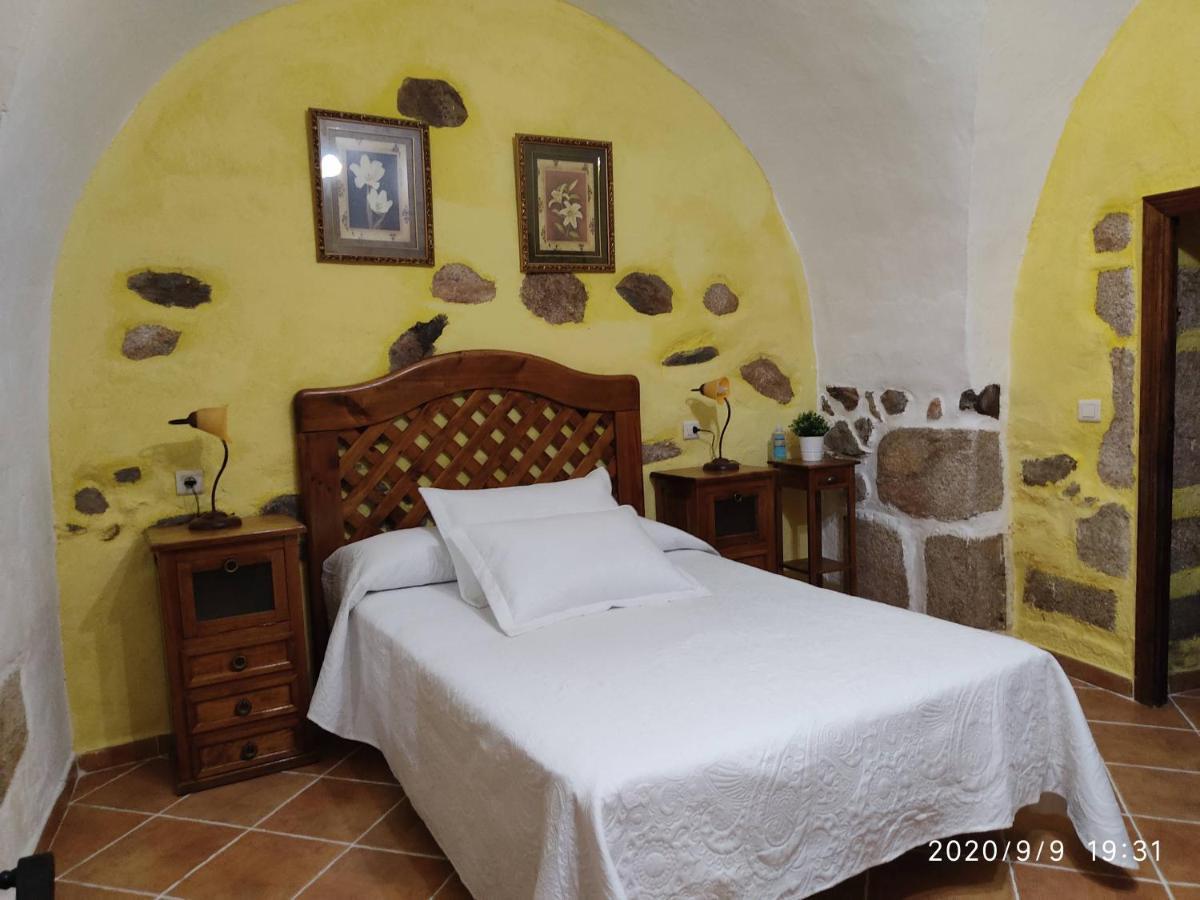 La Casa Del Marques Guest House Logrosan Bagian luar foto