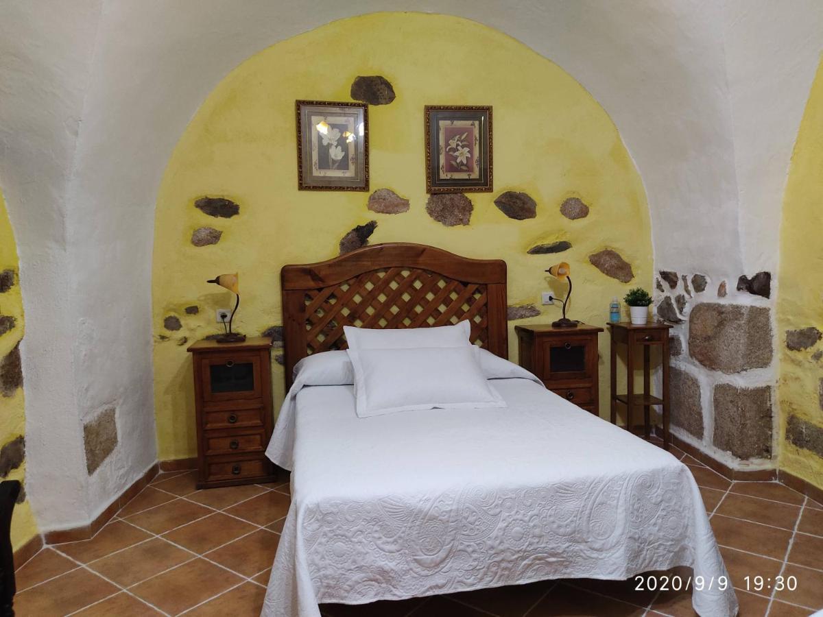 La Casa Del Marques Guest House Logrosan Bagian luar foto