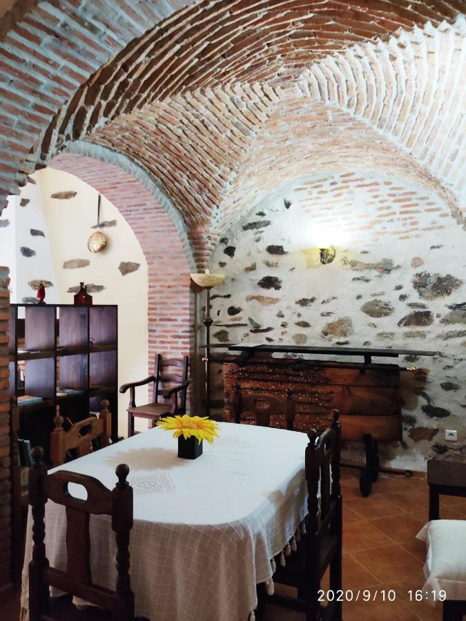 La Casa Del Marques Guest House Logrosan Bagian luar foto
