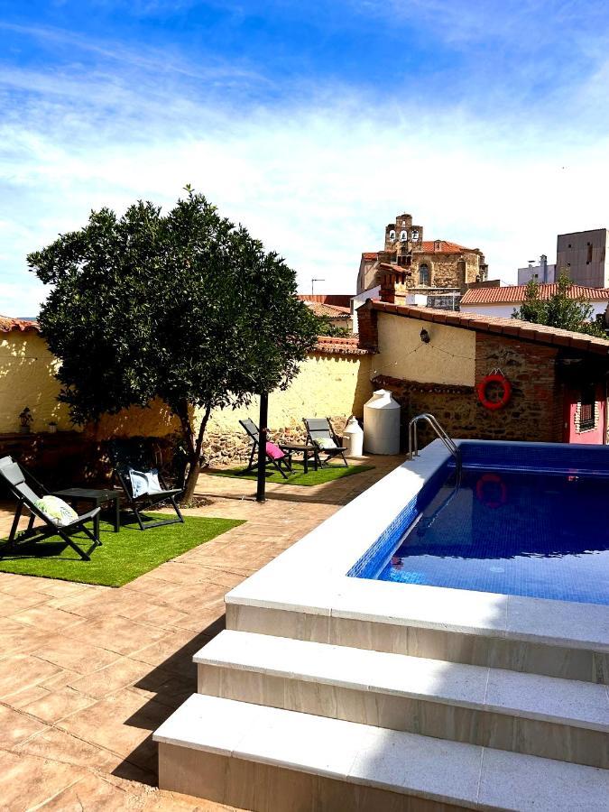La Casa Del Marques Guest House Logrosan Bagian luar foto