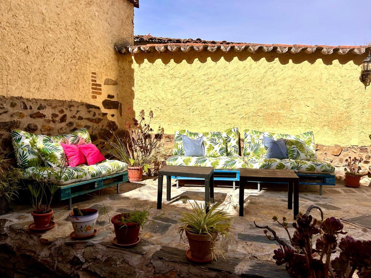 La Casa Del Marques Guest House Logrosan Bagian luar foto